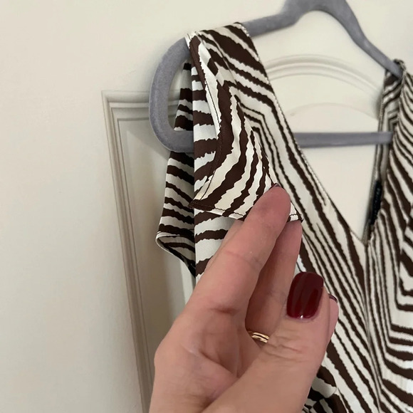 The Limited 100% Silk Animal Print Brown and White Blouse Women’s size Small - Picture 3 of 13